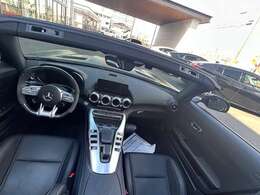 シンプルでカッコよいインパネ周りになってます！