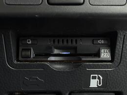 【ETC】有料道路を利用する際に料金所で停止することなく通過できる、ETC車載器（ノンストップ自動料金収受システム機器）が装備されています。セットアップを行うことで利用可能になります。