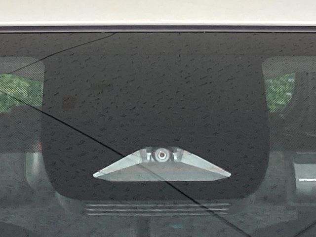 【トヨタセーフティセンス】走行中に前方の車両等を認識し、衝突しそうな時は警報とブレーキで衝突回避と被害軽減をアシスト。より安全にドライブをお楽しみいただけます。