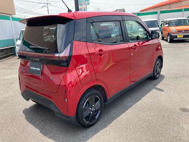 【プライバシーガラスで安心☆】車内が外部から見えにくいので貴重品やプライバシーを守れるのはもちろん，エアコンの冷却効果を上げたり紫外線カットなど嬉しい機能満載です！