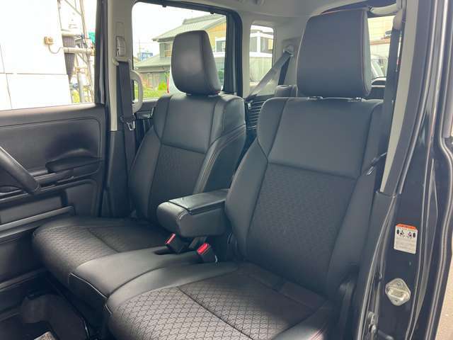 内装ルームクリーニング済みです。しっかりキレイにしておりますので、ぜひお確かめください。納車時にはもう一度キレイにいたしますよ！