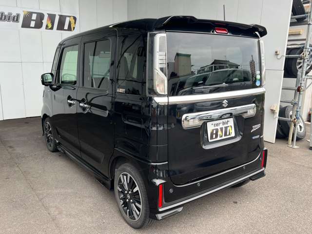 外装は専任のスタッフが真心込めて、念入りに洗車を行い、丁寧にワックス磨きをしておりますので、ピカピカに仕上がっております☆お好みでコーティングなども別途承ります。