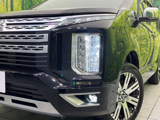 【LEDヘッドライト】悪天候や夜間走行時も良好な視界を確保し安心して運転できる高輝度LEDヘッドライトを装備！点灯速度が早く、消費電力も抑えられています。