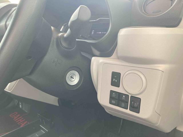 車の4つ角にセンサーがついており、車がモノや建物にぶつかりそうになると「ピーピー」という電子音で危険を教えてくれます。