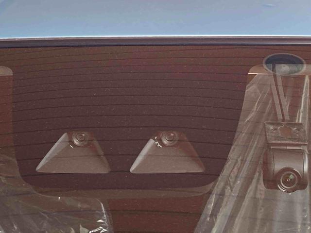 フロントガラス上部にある、ステレオカメラが、車両、歩行者を立体認識感知！危険回避をアシストします！ついうっかりをサポートします！安心安全ですねっ♪車線逸脱警報、オートハイビーム機能もついてます！