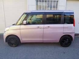 ワンズアームズのスタッフは国家資格整備士です。自社整備工場完備で、仕入れから販売、買取、修理、アフターフォローまで国家資格整備士が行い、良質安心な車両を安価にご提供出来るよう、日々、努力しております。