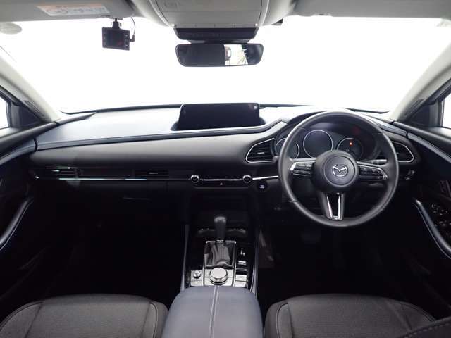 当店の禁煙車で扱っている車両はスタッフ2人以上で確認し、タバコの匂いが無いものと禁煙車として扱っています。(アレルギーや敏感な方は現車確認時にご確認下さい。)