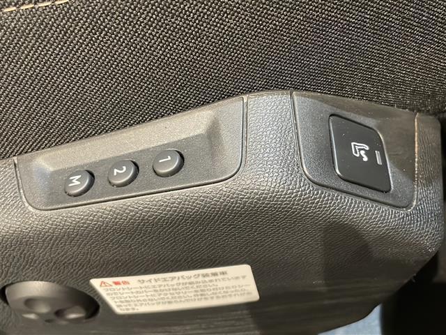 LIBERALAは、輸入車選びの新たなスタイルを提案するインポート・セレクト・ブランドです。オーナー様となる方がクルマから直接感じる感性を第一にした、最良の一台との出会いをコーディネートいたします。