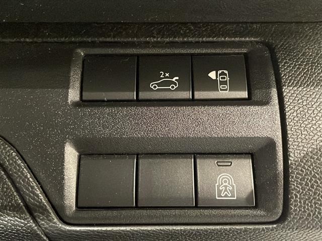 LIBERALAは、輸入車選びの新たなスタイルを提案するインポート・セレクト・ブランドです。オーナー様となる方がクルマから直接感じる感性を第一にした、最良の一台との出会いをコーディネートいたします。