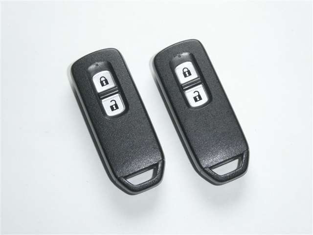 【スマートキー】簡単便利機能♪キーを取り出さずにドアを施錠＆解錠。クルマの始動も可能です。
