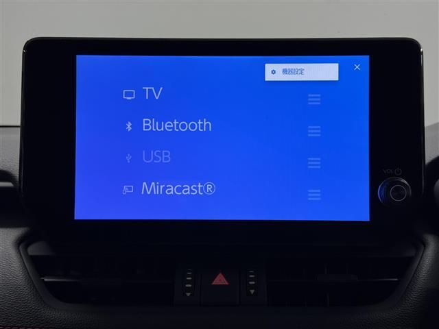 【10.5型ディスプレイオーディオplus】ラジオはもちろん、Bluetooth接続によるオーディオ機能、フルセグTV、Apple CarPlayやAndroidAutoなどなど多彩な機能を搭載。