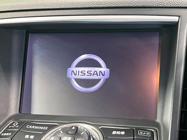 【メーカー純正ナビ】インテリアに溶け込むスタイリッシュな「専用設計」メーカーナビを装備♪視認性や操作性など基本性能にも優れ、より上質なカーライフをお楽しみいただけます。