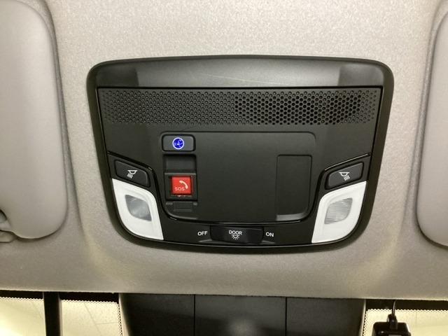 Honda CONNECT搭載車です。「Honda Total Care プレミアム」に加入頂くと、「緊急サポートセンター」や「Honda ALSOK駆けつけサービス」などのサービスが受けられます。