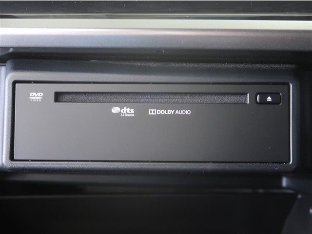 車内でCD DVDのメディアが楽しめます