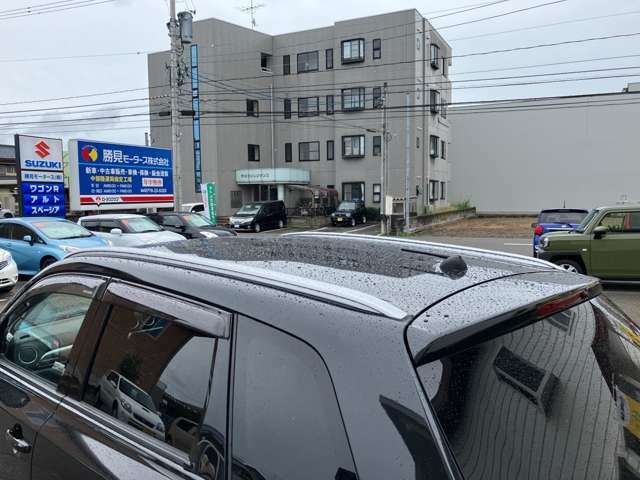 この車両は内装・外装共に非常に綺麗な車で、弊社としても特に自信を持ってご案内させて戴きます。是非とも実車をご覧頂きたい一台です。