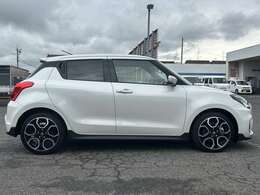 ◆ルームクリーニング◆中古車は匂いや汚れが気になる...そんな不安を和らげるルームクリーニングも施工可能です。是非ご相談ください。