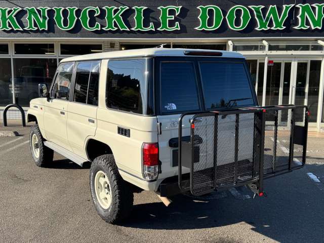 この縦型テールが古き良き時代を彷彿させますね♪