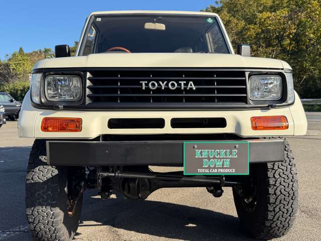 ワイルドな社外クロカンバンパーにマットブラックグリル♪