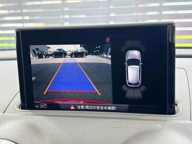 バックカメラがついておりますので駐車も楽々ですね！！