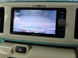 後退時に車両の後ろ側をモニター画面に表示します。車庫入れなどでバックする際に後方確認ができて便利です。車庫入れが苦手な人もこれで安心。