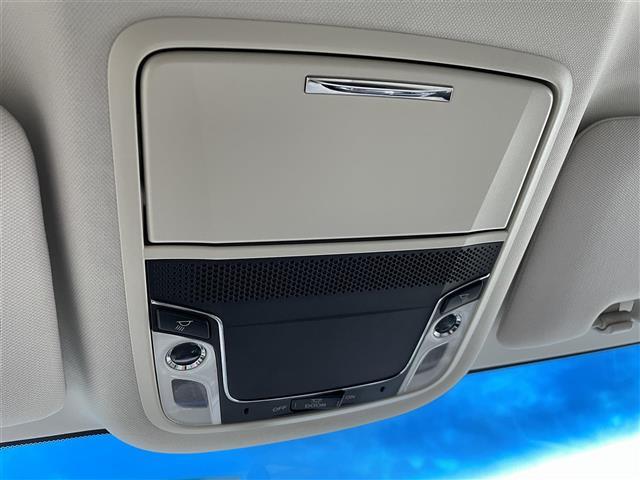 ◆内装の除菌消臭◆内装仕上げのクオリティも自信があります！車内の細菌やカビを除去しニオイの元となる菌の抑制。様々な物質に直接反応して酸化・分解します！納車前クリーニングの人気の一つです！