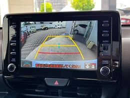 【バックカメラ】駐車時に後方がリアルタイム映像で確認できます。大型商業施設や立体駐車場での駐車時や、夜間のバック時に大活躍！運転スキルに関わらず、今や必須となった装備のひとつです！
