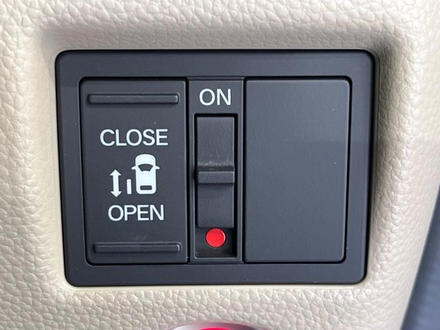 【パワースライドドア】スマートキーや運転席のスイッチでスライドドアの開閉が可能♪電動だから力を入れてドアを開ける必要が無く、小さいお子様でも、重い荷物を持っている時もラクに開け閉めできます♪