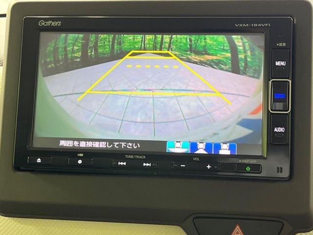 【バックカメラ】駐車時に後方がリアルタイム映像で確認できます。大型商業施設や立体駐車場での駐車時や、夜間のバック時に大活躍！運転スキルに関わらず、今や必須となった装備のひとつです！