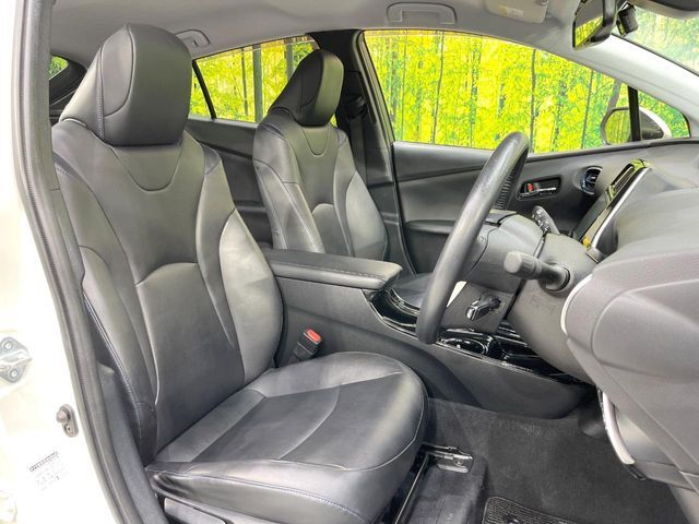運転席シート廻りは使用感も少なく、良好な状態となっています。前オーナー様が丁寧に使っていたことがよくわかりますね。