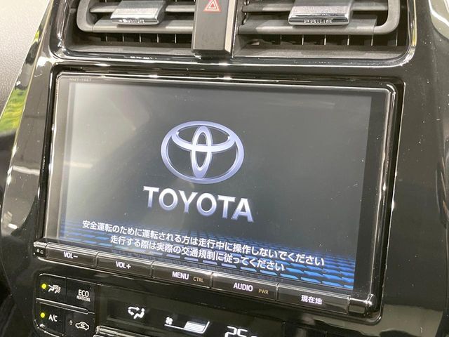 【純正ナビ】人気の純正ナビを装備しております。ナビの使いやすさはもちろん、オーディオ機能も充実！キャンプや旅行はもちろん、通勤や買い物など普段のドライブも楽しくなるはず♪