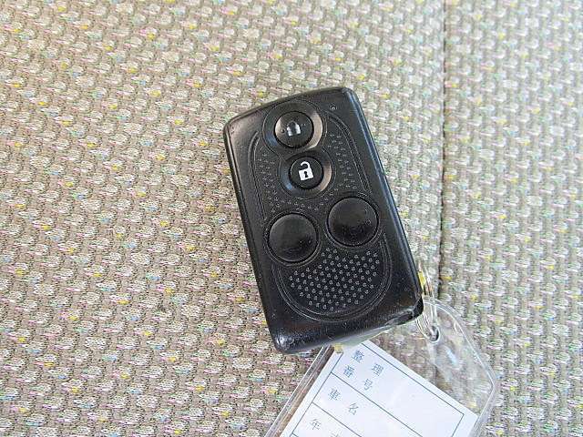 純正スマートキー付き☆電動スライドドアをリモコンで操作可能です☆