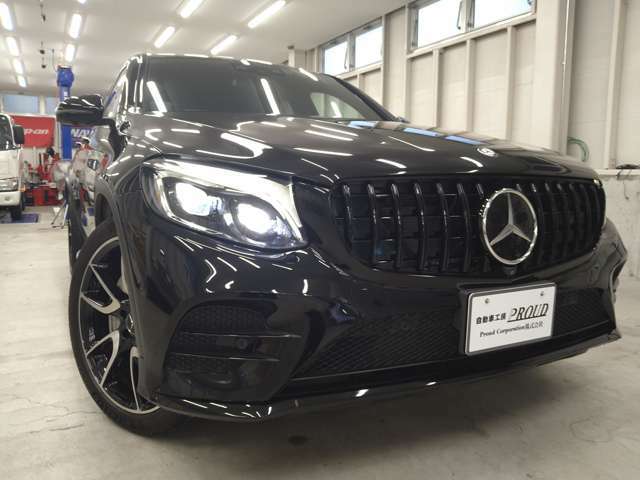 GLC43　4マチッククーペレザーエクスクルーシブPKG　ヘッドアップディスプレイ　AMG21インチホイール　ガラススライディングルーフ　ブルメスターサウンド　パナメリカーナグリル　黒レザーシート