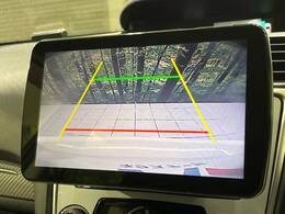 【バックカメラ】駐車時に後方がリアルタイム映像で確認できます。大型商業施設や立体駐車場での駐車時や、夜間のバック時に大活躍！運転スキルに関わらず、今や必須となった装備のひとつです！