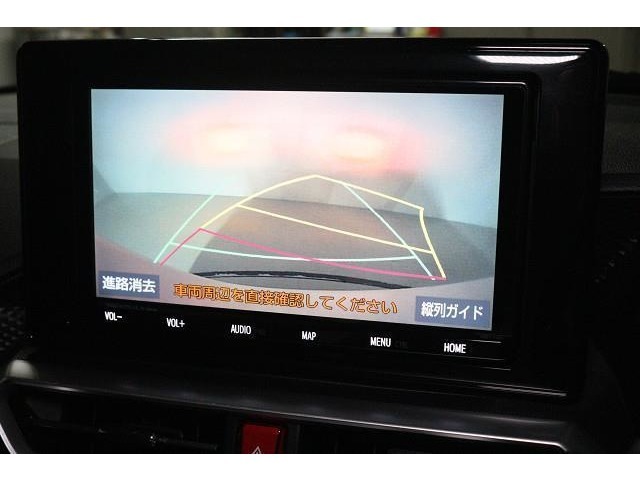 バックモニター！　バック時に後方の状況がモニターで確認できるので安全・安心です。