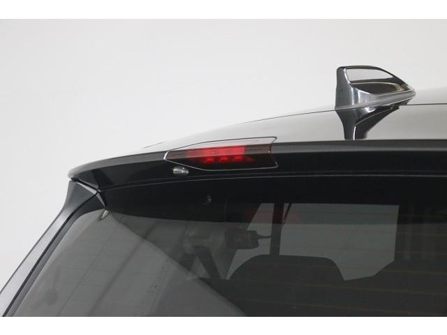 目線の高さに近いストップランプが、後続車にブレーキを踏んだことを知らせるので安全性もUPします。