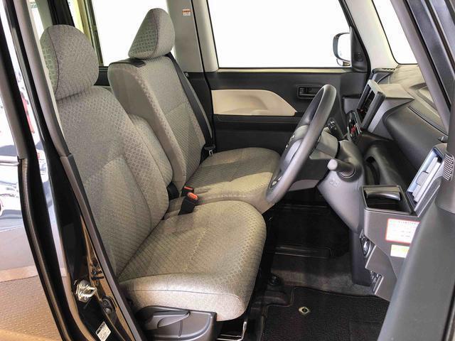運転席の座面高さを調整できるシートリフターが付いています。フロントシートはベンチシートを採用で、座面も広く使い勝手もいいですよ♪