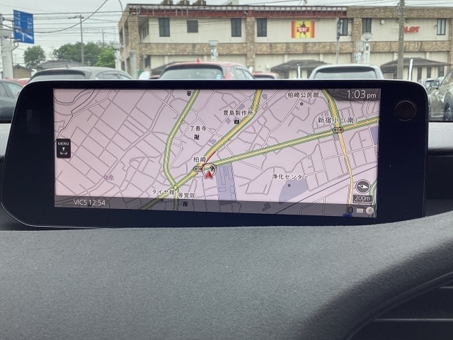 進化した8.8インチワイドなセンターディスプレイとコマンダーコントロールを搭載し、使いやすさを高めました。さらにAplle CarplayやAndroidAuto、コネクテッドサービスを利用することもできます。