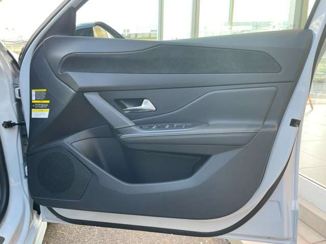 ドア内張運転席側：気になるキズ・汚れは発見できませんでした。