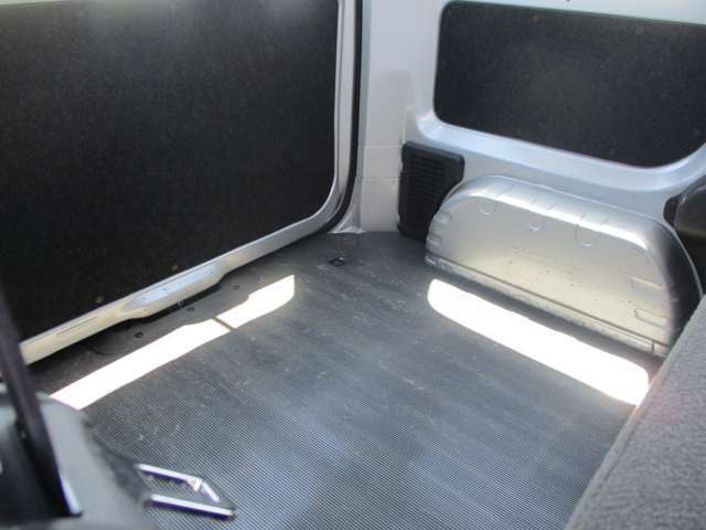 荷室は比較的良好です