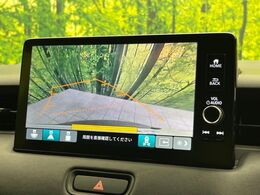 【バックカメラ】駐車時に後方がリアルタイム映像で確認できます。大型商業施設や立体駐車場での駐車時や、夜間のバック時に大活躍！運転スキルに関わらず、今や必須となった装備のひとつです！