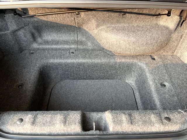 普段のお買い物や通勤、送迎等に十分な荷室スペースを確保しております。