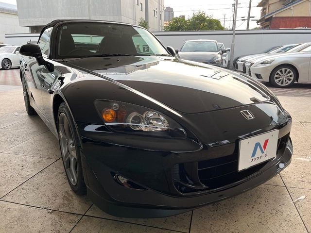 大好評のボディコーティング「弾スプラッシュコート」もご納車までに施工可能。通常のガラスコートと異なる、耐久年数6年の無機質ガラスコーティングが、ボディをキレイな状態に保ってくれます。