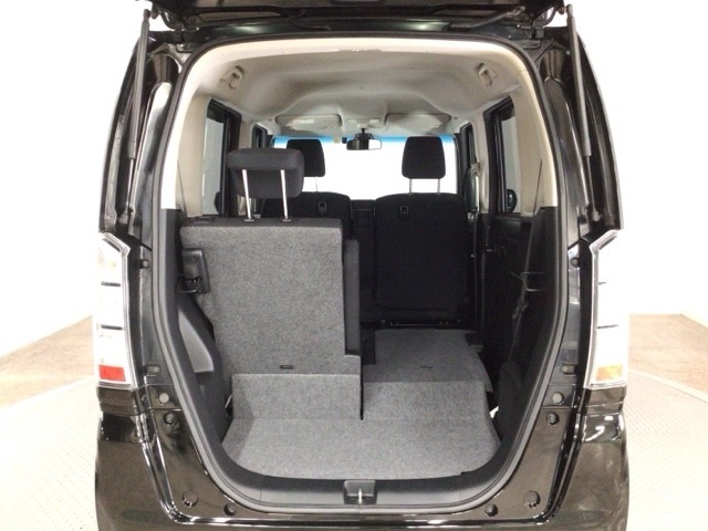 様々なパターンにアレンジができるラゲッジスペース♪お荷物の大きさや量・状況に合わせてアレンジできますので、とっても使い勝手良好ですよ♪タップリ積んで、楽しいお出かけを♪