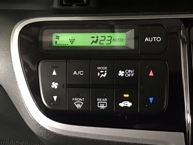 【オートエアコン】汗ばむ夏・ジメジメする梅雨時・冷え冷えする冬も快適☆♪　簡単操作で、春夏秋冬　一年中快適です♪お好みの温度をセットするだけで、エアコンの風量などを自動でコントロールします♪☆