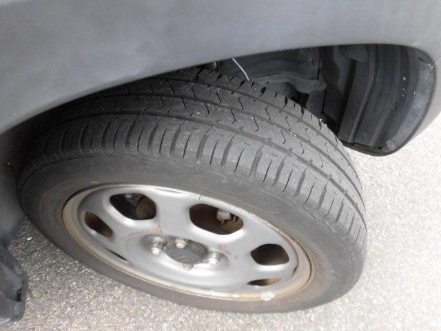 タイヤの残り溝を撮影しました☆タイヤの溝もしっかり残っていますので、安心して走行可能です（＾＾）/