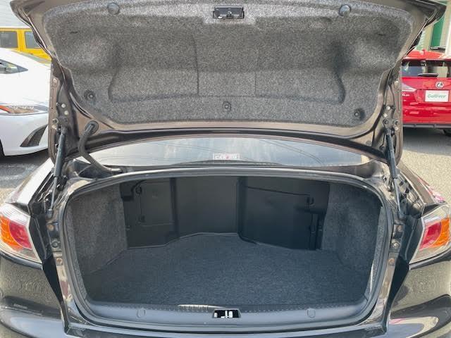 【トランク】積み込みやすくて、たっぷり積める荷室です。シートアレンジできるものは、乗車人数と荷物の量や大きさによってシートを動かすことができるので、より快適なドライブが可能です！