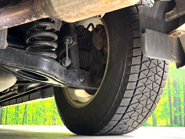 お車を安心してお乗りいただく為には、足回りの定期点検が欠かせません。サービスサポート（有償保証）では無料点検もご提供しており、安心のカーライフをお過ごしいただけるサポート体制が整っています。
