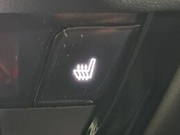 【シートヒーター】寒い日に重宝するシートヒーター！エアコンより早く温まってくれるので寒がりの人も安心ですね♪エアコンの温風は乾燥するから苦手、という方にもをおすすめです。