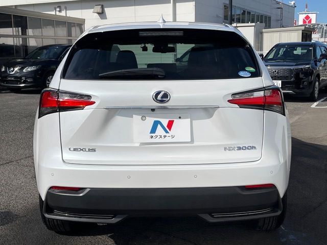 安心の最長10年・走行無制限保証（有償）をご用意。保証内容も充実はもちろん、無料点検＆オイル交換や、年中無休の全国・24時間ロードサービスも付帯されておりますのでご安心下さい。