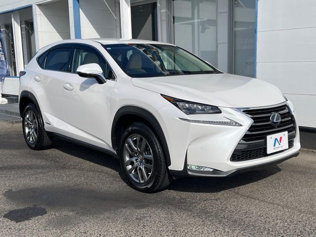 高透明度のガラス皮膜で撥水はもちろん、上質なツヤ・光沢を実現。紫外線や酸性雨から大切な愛車を保護し、色あせ・劣化を防止。「弾スプラッシュコート」、「弾プリミッサコート」からお選びいただけます。